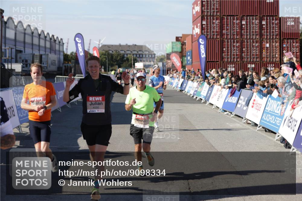 03.10.2025 - Köhlbrandbrückenlauf Jannik Wohlers http://msf.ph/oto/9098334 03.10.2025 12:56:16 Ziel 4028, 4041, 4050, 4078, 4114, 4123, 5957, 6206, 6489, 6495 meine-sportfotos.de