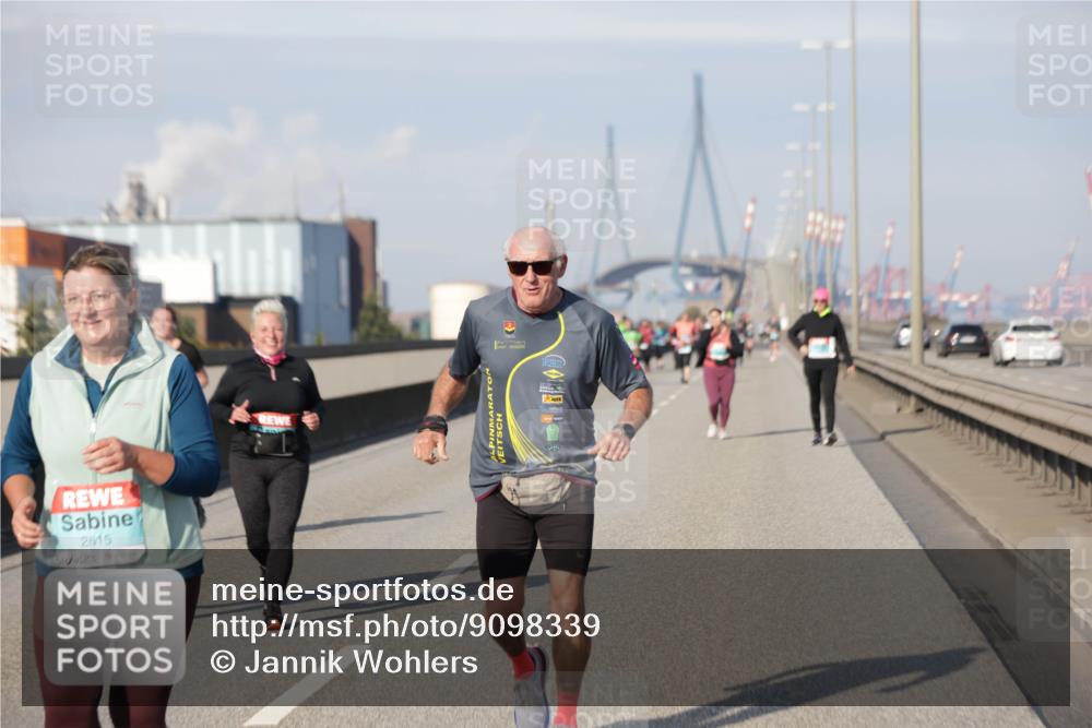 03.10.2025 - Köhlbrandbrückenlauf Jannik Wohlers http://msf.ph/oto/9098339 03.10.2025 10:19:52 Position 3 2515 meine-sportfotos.de