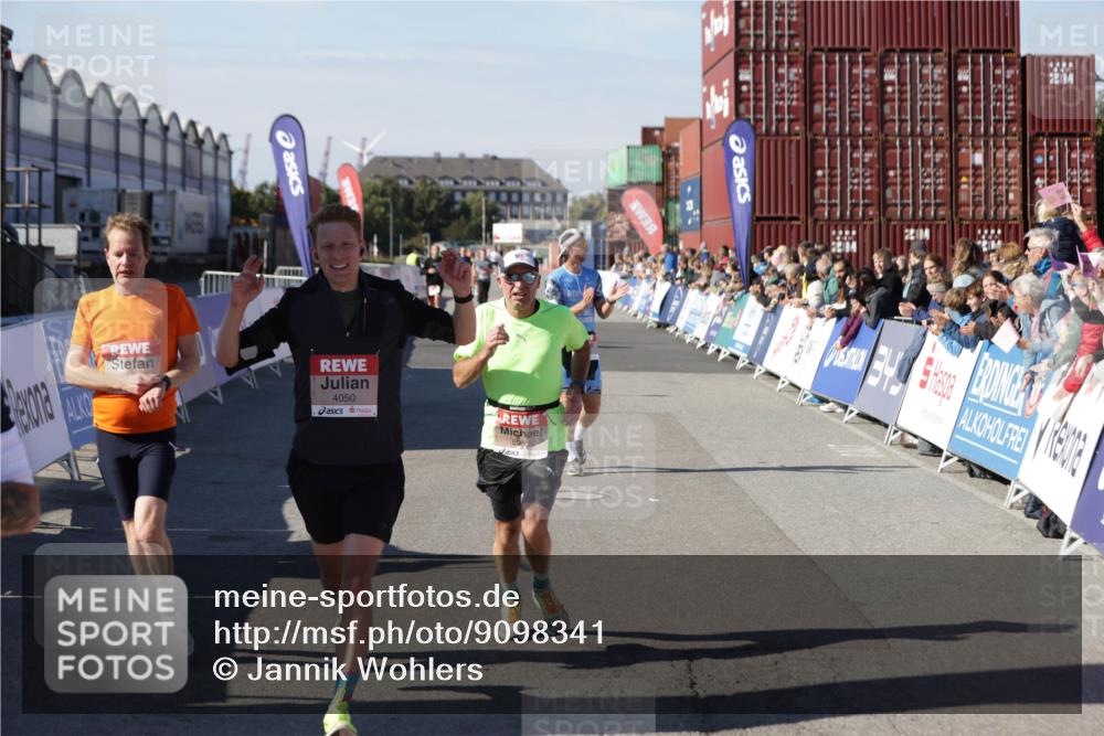 03.10.2025 - Köhlbrandbrückenlauf Jannik Wohlers http://msf.ph/oto/9098341 03.10.2025 12:56:16 Ziel 4028, 4041, 4050, 4078, 4114, 4123, 5957, 6206, 6489, 6495 meine-sportfotos.de