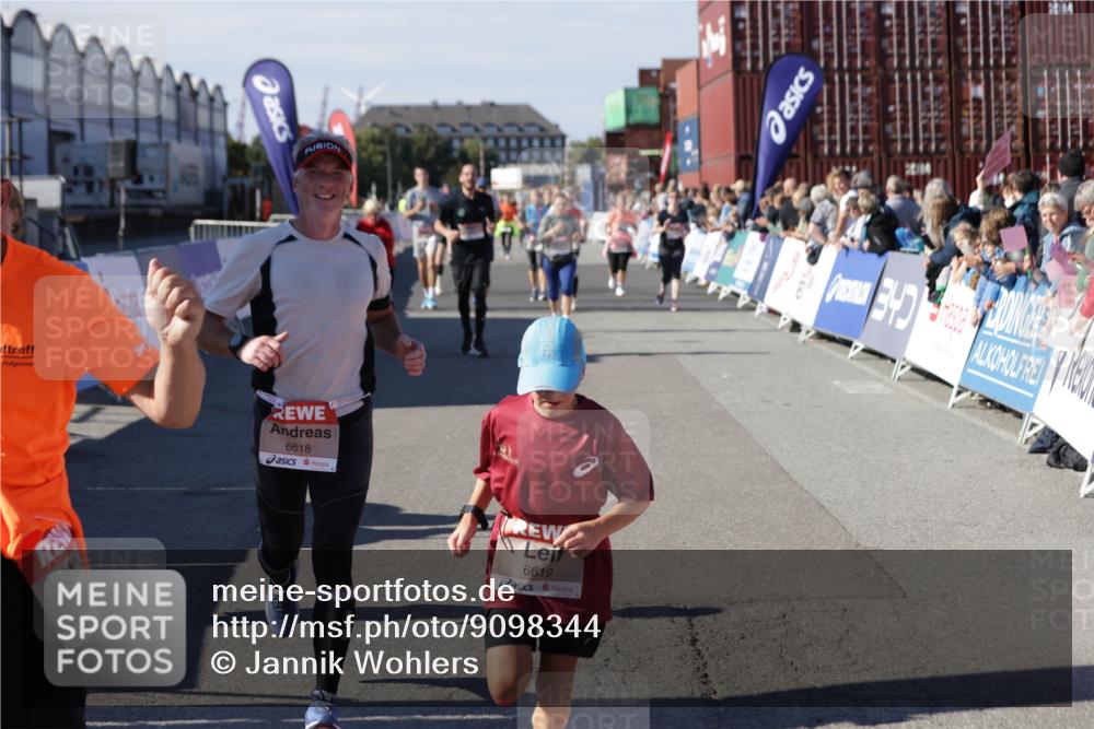 03.10.2025 - Köhlbrandbrückenlauf Jannik Wohlers http://msf.ph/oto/9098344 03.10.2025 13:23:21 Ziel 4339, 4553, 4887, 4911, 5076, 5114, 6277, 6291, 6618, 6619, 6652, 6653 meine-sportfotos.de