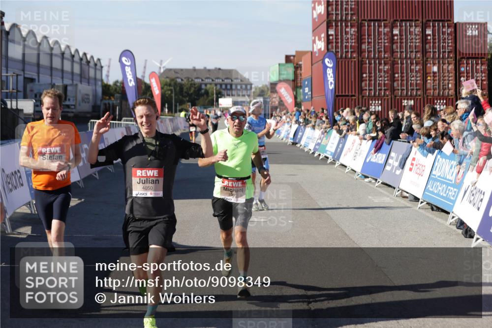 03.10.2025 - Köhlbrandbrückenlauf Jannik Wohlers http://msf.ph/oto/9098349 03.10.2025 12:56:16 Ziel 4028, 4041, 4050, 4078, 4114, 4123, 5957, 6206, 6489, 6495 meine-sportfotos.de