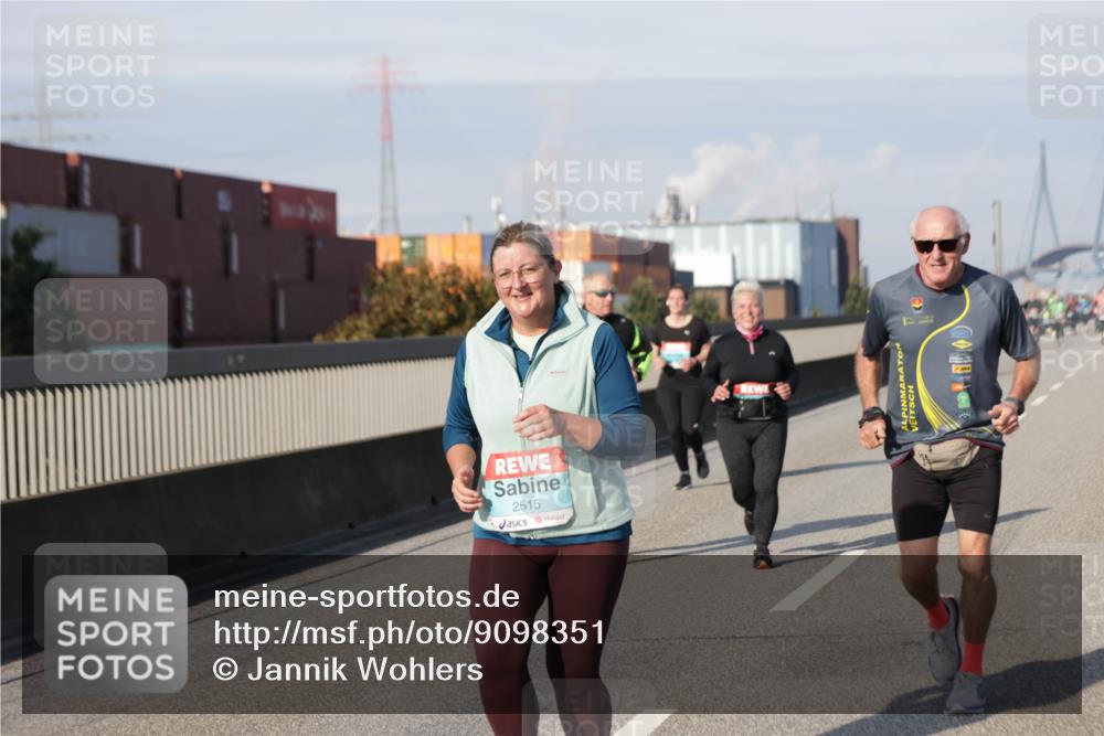 03.10.2025 - Köhlbrandbrückenlauf Jannik Wohlers http://msf.ph/oto/9098351 03.10.2025 10:19:53 Position 3 2515 meine-sportfotos.de