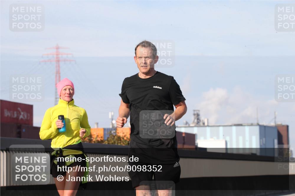 03.10.2025 - Köhlbrandbrückenlauf Jannik Wohlers http://msf.ph/oto/9098352 03.10.2025 10:22:04 Position 3  meine-sportfotos.de