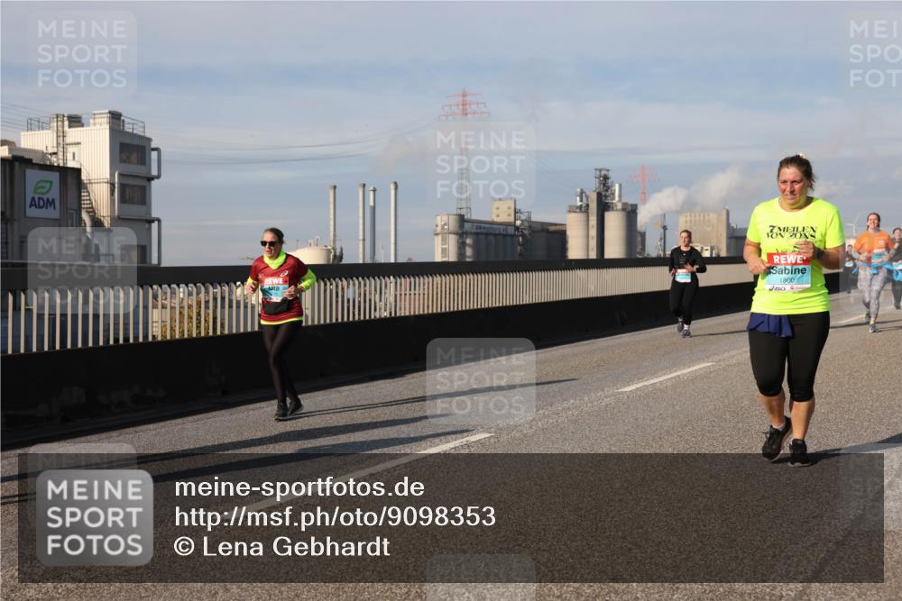03.10.2025 - Köhlbrandbrückenlauf Lena Gebhardt http://msf.ph/oto/9098353 03.10.2025 10:10:27 Position 2 1800 meine-sportfotos.de