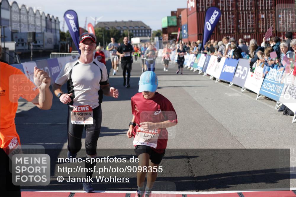 03.10.2025 - Köhlbrandbrückenlauf Jannik Wohlers http://msf.ph/oto/9098355 03.10.2025 13:23:21 Ziel 4339, 4553, 4887, 4911, 5076, 5114, 6277, 6291, 6618, 6619, 6652, 6653 meine-sportfotos.de
