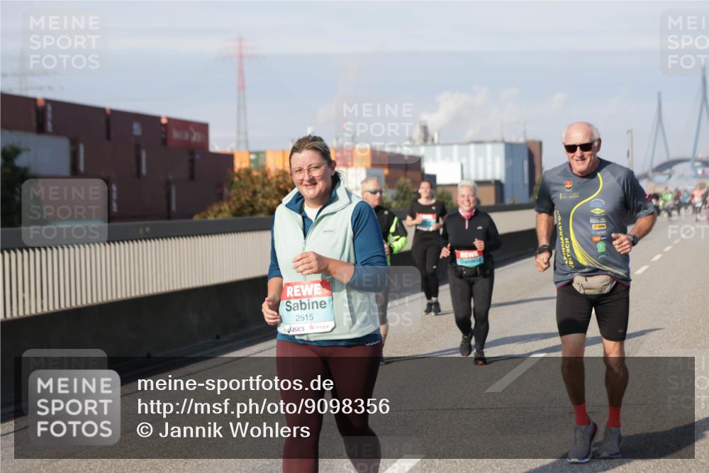 03.10.2025 - Köhlbrandbrückenlauf Jannik Wohlers http://msf.ph/oto/9098356 03.10.2025 10:19:53 Position 3 2515, 3333 meine-sportfotos.de
