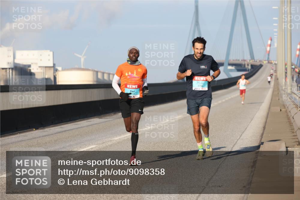 03.10.2025 - Köhlbrandbrückenlauf Lena Gebhardt http://msf.ph/oto/9098358 03.10.2025 09:34:24 Position 2 14, 3760 meine-sportfotos.de