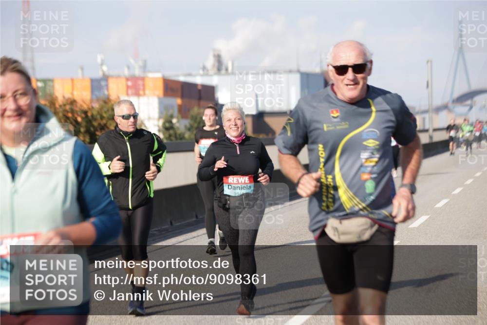 03.10.2025 - Köhlbrandbrückenlauf Jannik Wohlers http://msf.ph/oto/9098361 03.10.2025 10:19:53 Position 3 354 meine-sportfotos.de