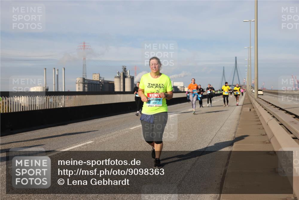 03.10.2025 - Köhlbrandbrückenlauf Lena Gebhardt http://msf.ph/oto/9098363 03.10.2025 10:10:28 Position 2 1800 meine-sportfotos.de
