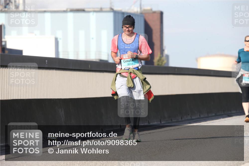 03.10.2025 - Köhlbrandbrückenlauf Jannik Wohlers http://msf.ph/oto/9098365 03.10.2025 10:22:14 Position 3 3512 meine-sportfotos.de
