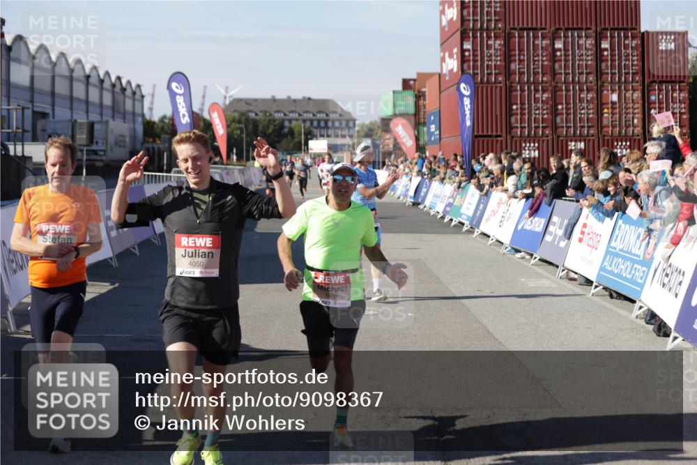 03.10.2025 - Köhlbrandbrückenlauf Jannik Wohlers http://msf.ph/oto/9098367 03.10.2025 12:56:16 Ziel 4028, 4041, 4050, 4078, 4114, 4123, 5957, 6206, 6489, 6495 meine-sportfotos.de