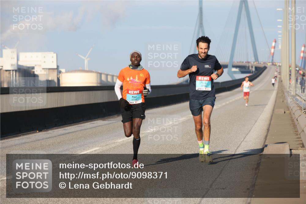 03.10.2025 - Köhlbrandbrückenlauf Lena Gebhardt http://msf.ph/oto/9098371 03.10.2025 09:34:24 Position 2 3714, 3760 meine-sportfotos.de
