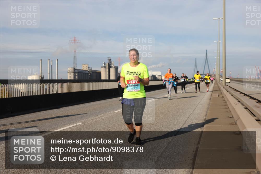 03.10.2025 - Köhlbrandbrückenlauf Lena Gebhardt http://msf.ph/oto/9098378 03.10.2025 10:10:28 Position 2 1800 meine-sportfotos.de