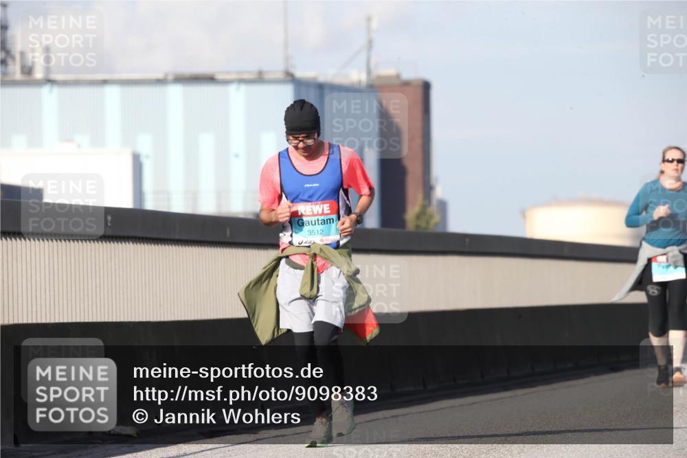03.10.2025 - Köhlbrandbrückenlauf Jannik Wohlers http://msf.ph/oto/9098383 03.10.2025 10:22:14 Position 3 3512 meine-sportfotos.de