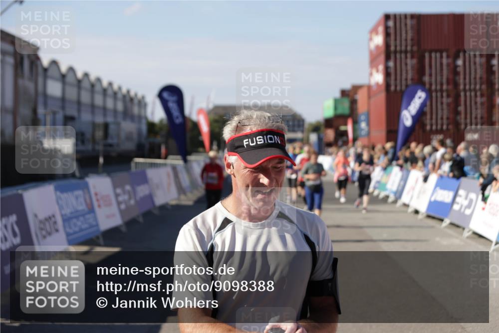 03.10.2025 - Köhlbrandbrückenlauf Jannik Wohlers http://msf.ph/oto/9098388 03.10.2025 13:23:23 Ziel 4339, 4477, 4553, 4887, 4911, 5003, 5114, 6277, 6291, 6618, 6619, 6652, 6653 meine-sportfotos.de