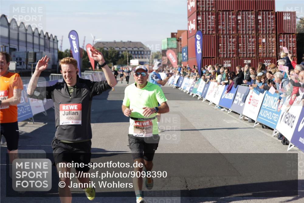 03.10.2025 - Köhlbrandbrückenlauf Jannik Wohlers http://msf.ph/oto/9098390 03.10.2025 12:56:17 Ziel 4028, 4041, 4050, 4078, 4114, 4123, 5957, 6206, 6489, 6495 meine-sportfotos.de