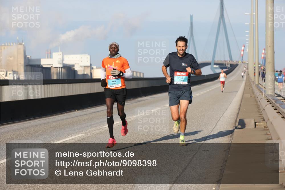 03.10.2025 - Köhlbrandbrückenlauf Lena Gebhardt http://msf.ph/oto/9098398 03.10.2025 09:34:25 Position 2 3714, 3760 meine-sportfotos.de