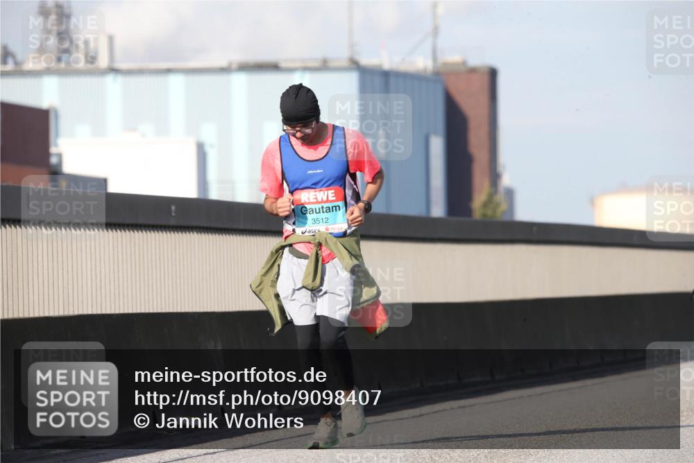 03.10.2025 - Köhlbrandbrückenlauf Jannik Wohlers http://msf.ph/oto/9098407 03.10.2025 10:22:15 Position 3 3512 meine-sportfotos.de