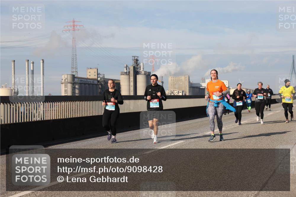 03.10.2025 - Köhlbrandbrückenlauf Lena Gebhardt http://msf.ph/oto/9098428 03.10.2025 10:10:30 Position 2  meine-sportfotos.de