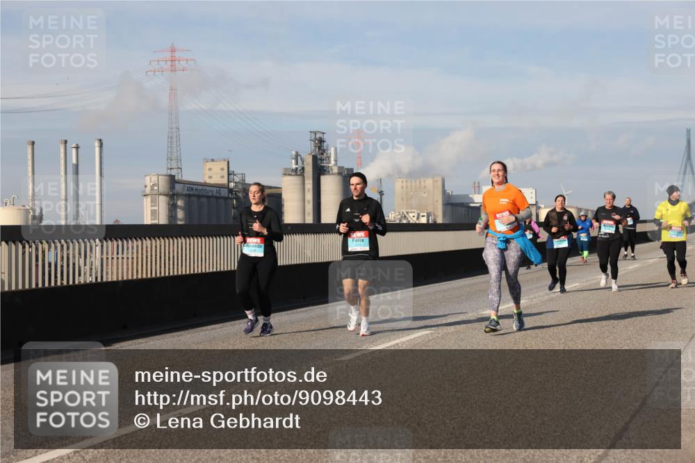 03.10.2025 - Köhlbrandbrückenlauf Lena Gebhardt http://msf.ph/oto/9098443 03.10.2025 10:10:30 Position 2  meine-sportfotos.de