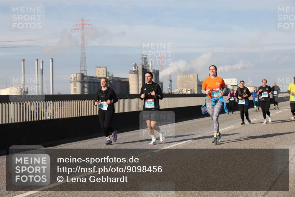 03.10.2025 - Köhlbrandbrückenlauf Lena Gebhardt http://msf.ph/oto/9098456 03.10.2025 10:10:30 Position 2 3565 meine-sportfotos.de