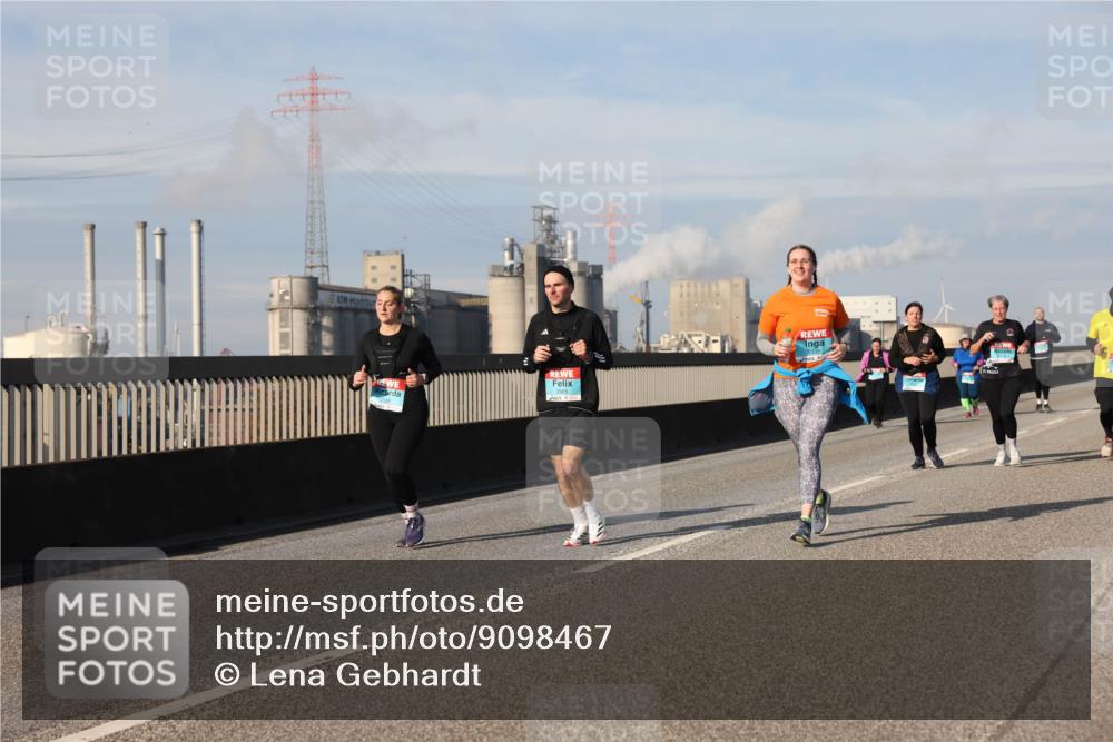 03.10.2025 - Köhlbrandbrückenlauf Lena Gebhardt http://msf.ph/oto/9098467 03.10.2025 10:10:30 Position 2  meine-sportfotos.de