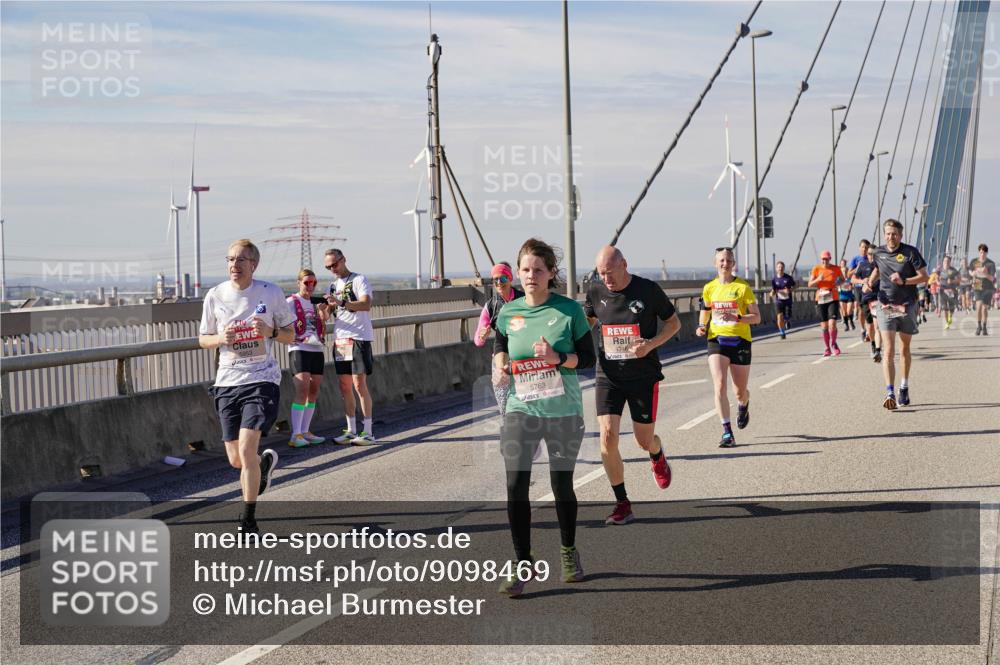 03.10.2025 - Köhlbrandbrückenlauf Michael Burmester http://msf.ph/oto/9098469 03.10.2025 12:44:53 Position 2 5953, 5763, 4346 meine-sportfotos.de