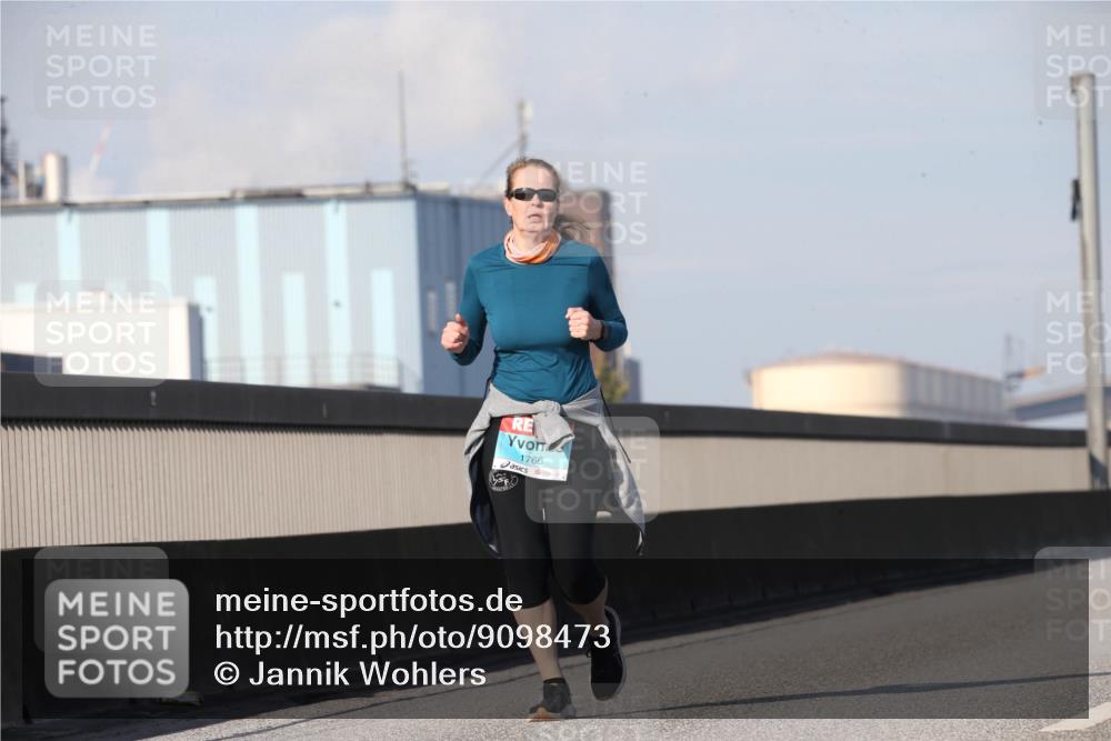 03.10.2025 - Köhlbrandbrückenlauf Jannik Wohlers http://msf.ph/oto/9098473 03.10.2025 10:22:23 Position 3 1766 meine-sportfotos.de