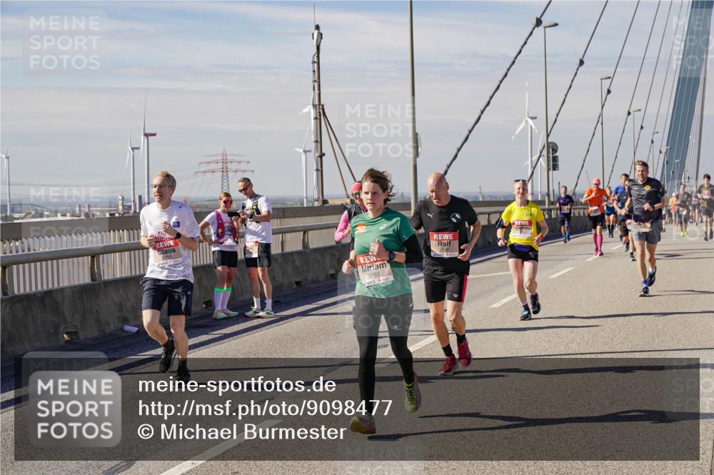 03.10.2025 - Köhlbrandbrückenlauf Michael Burmester http://msf.ph/oto/9098477 03.10.2025 12:44:53 Position 2 5953, 5763, 4346 meine-sportfotos.de