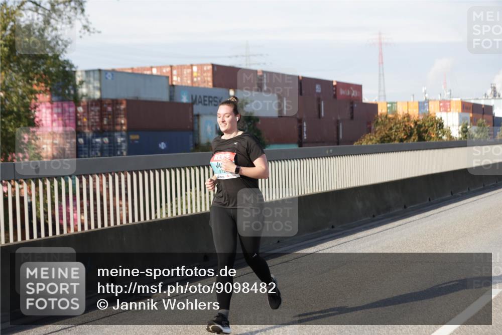 03.10.2025 - Köhlbrandbrückenlauf Jannik Wohlers http://msf.ph/oto/9098482 03.10.2025 10:19:58 Position 3 272 meine-sportfotos.de