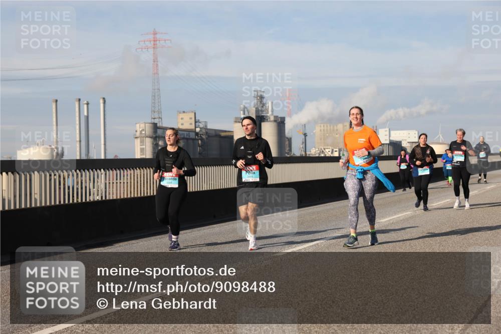 03.10.2025 - Köhlbrandbrückenlauf Lena Gebhardt http://msf.ph/oto/9098488 03.10.2025 10:10:31 Position 2  meine-sportfotos.de