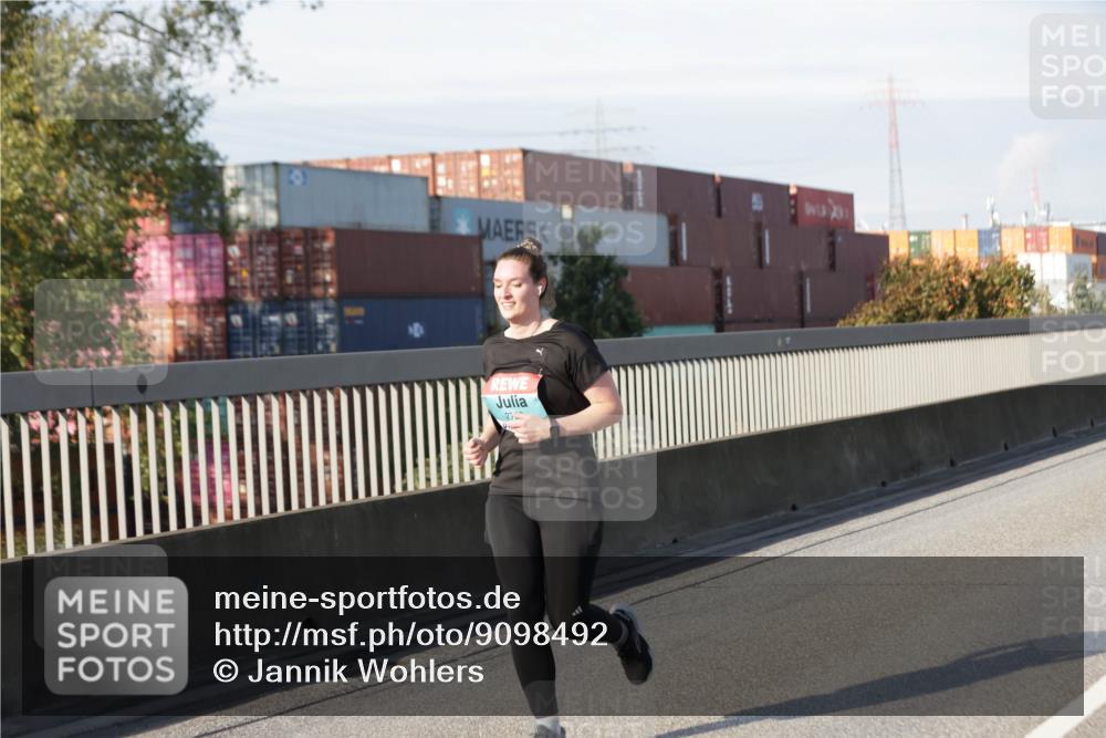 03.10.2025 - Köhlbrandbrückenlauf Jannik Wohlers http://msf.ph/oto/9098492 03.10.2025 10:19:58 Position 3 27 meine-sportfotos.de