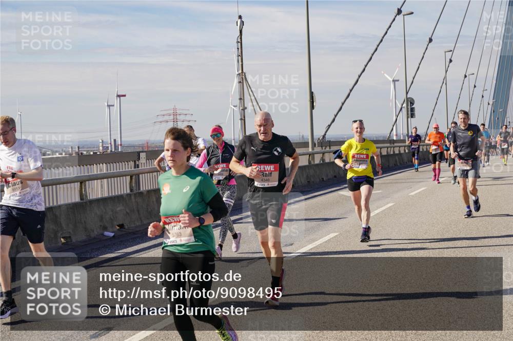 03.10.2025 - Köhlbrandbrückenlauf Michael Burmester http://msf.ph/oto/9098495 03.10.2025 12:44:54 Position 2 5953, 5763, 4346 meine-sportfotos.de