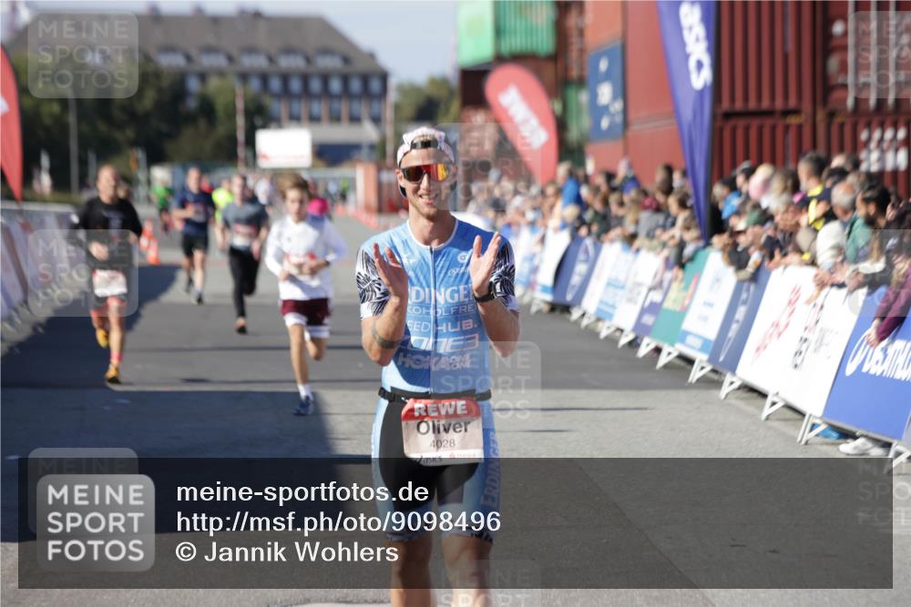 03.10.2025 - Köhlbrandbrückenlauf Jannik Wohlers http://msf.ph/oto/9098496 03.10.2025 12:56:20 Ziel 4028, 4050, 4078, 4114, 4123, 4166, 4231, 5957, 6206, 6266, 6489, 6495 meine-sportfotos.de