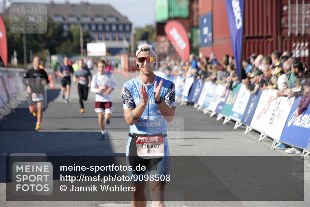 03.10.2025 - Köhlbrandbrückenlauf Jannik Wohlers http://msf.ph/oto/9098508 03.10.2025 12:56:20 Ziel 4028, 4050, 4078, 4114, 4123, 4166, 4231, 5957, 6206, 6266, 6489, 6495 meine-sportfotos.de