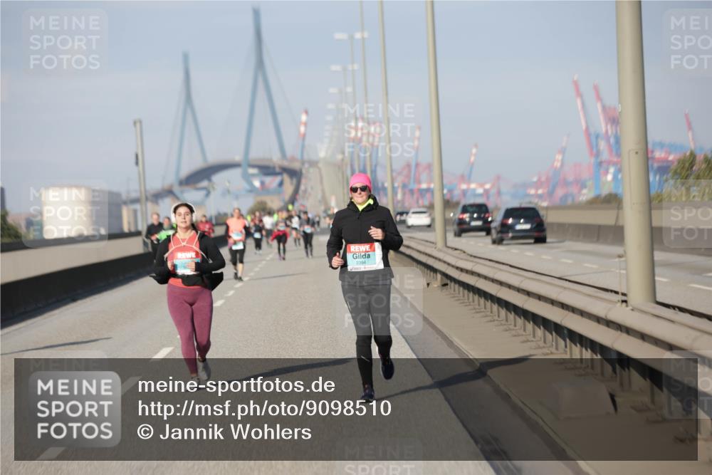 03.10.2025 - Köhlbrandbrückenlauf Jannik Wohlers http://msf.ph/oto/9098510 03.10.2025 10:19:59 Position 3  meine-sportfotos.de