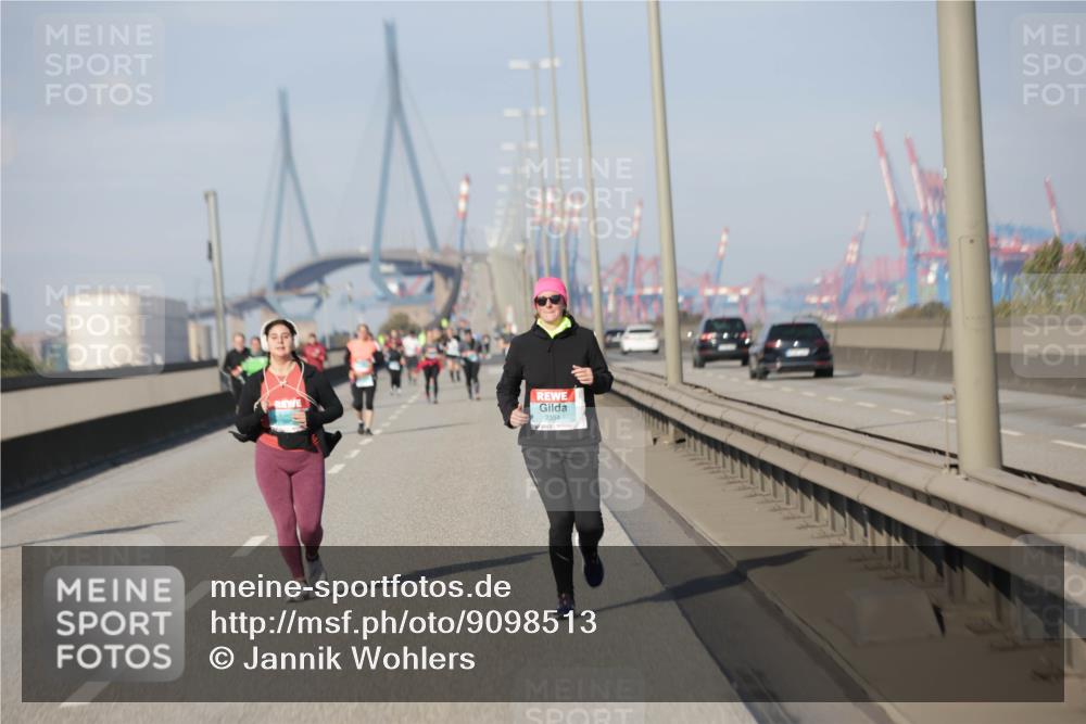 03.10.2025 - Köhlbrandbrückenlauf Jannik Wohlers http://msf.ph/oto/9098513 03.10.2025 10:19:59 Position 3 2394 meine-sportfotos.de