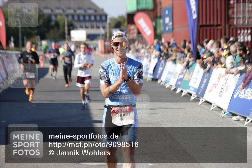 03.10.2025 - Köhlbrandbrückenlauf Jannik Wohlers http://msf.ph/oto/9098516 03.10.2025 12:56:20 Ziel 4028, 4050, 4078, 4114, 4123, 4166, 4231, 5957, 6206, 6266, 6489, 6495 meine-sportfotos.de