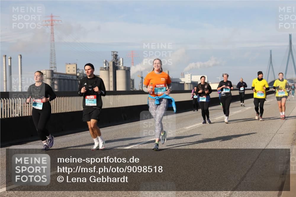 03.10.2025 - Köhlbrandbrückenlauf Lena Gebhardt http://msf.ph/oto/9098518 03.10.2025 10:10:31 Position 2 3565, 2338 meine-sportfotos.de
