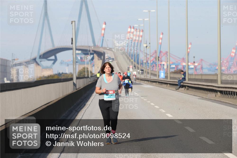 03.10.2025 - Köhlbrandbrückenlauf Jannik Wohlers http://msf.ph/oto/9098524 03.10.2025 10:22:43 Position 3 3692 meine-sportfotos.de