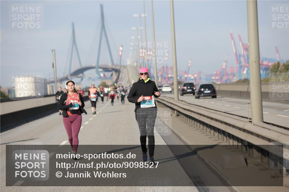 03.10.2025 - Köhlbrandbrückenlauf Jannik Wohlers http://msf.ph/oto/9098527 03.10.2025 10:20:00 Position 3 2394 meine-sportfotos.de