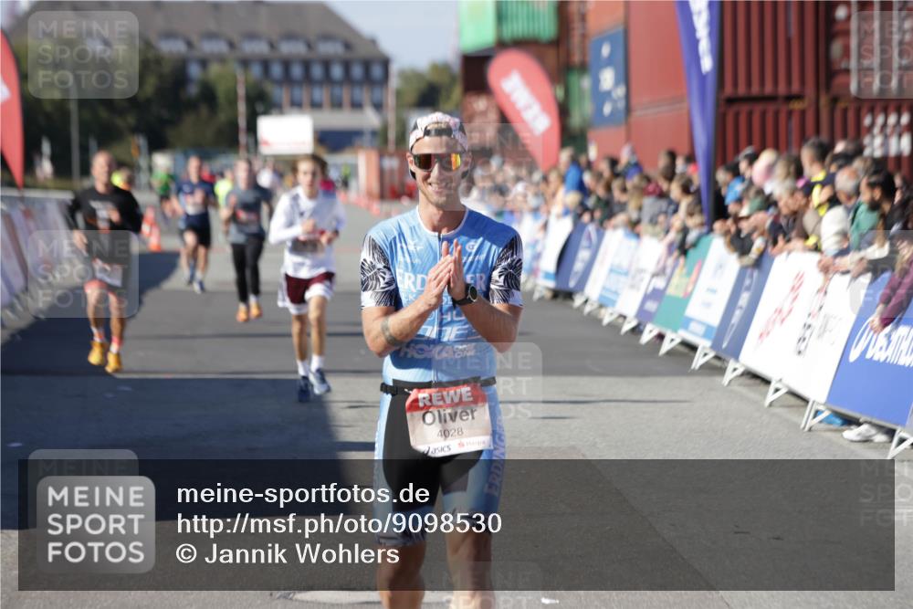 03.10.2025 - Köhlbrandbrückenlauf Jannik Wohlers http://msf.ph/oto/9098530 03.10.2025 12:56:20 Ziel 4028, 4050, 4078, 4114, 4123, 4166, 4231, 5957, 6206, 6266, 6489, 6495 meine-sportfotos.de