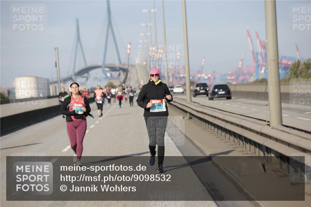03.10.2025 - Köhlbrandbrückenlauf Jannik Wohlers http://msf.ph/oto/9098532 03.10.2025 10:20:00 Position 3 394 meine-sportfotos.de