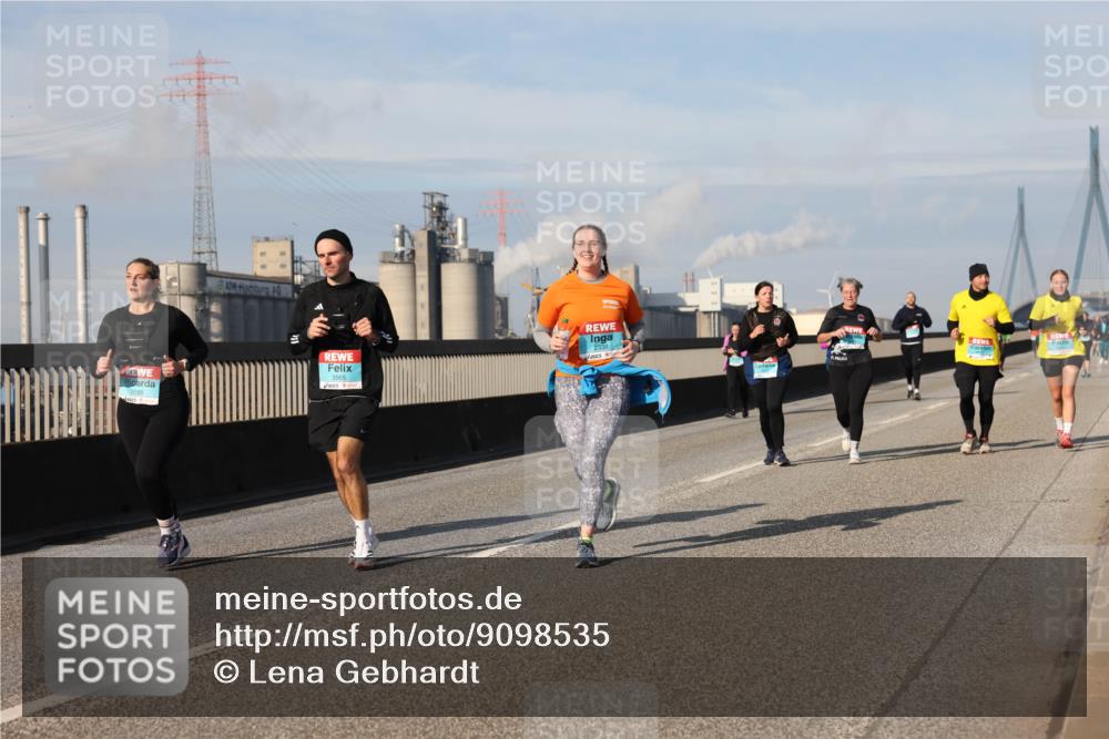 03.10.2025 - Köhlbrandbrückenlauf Lena Gebhardt http://msf.ph/oto/9098535 03.10.2025 10:10:31 Position 2 3565, 2338 meine-sportfotos.de