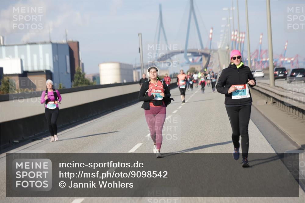 03.10.2025 - Köhlbrandbrückenlauf Jannik Wohlers http://msf.ph/oto/9098542 03.10.2025 10:20:00 Position 3  meine-sportfotos.de