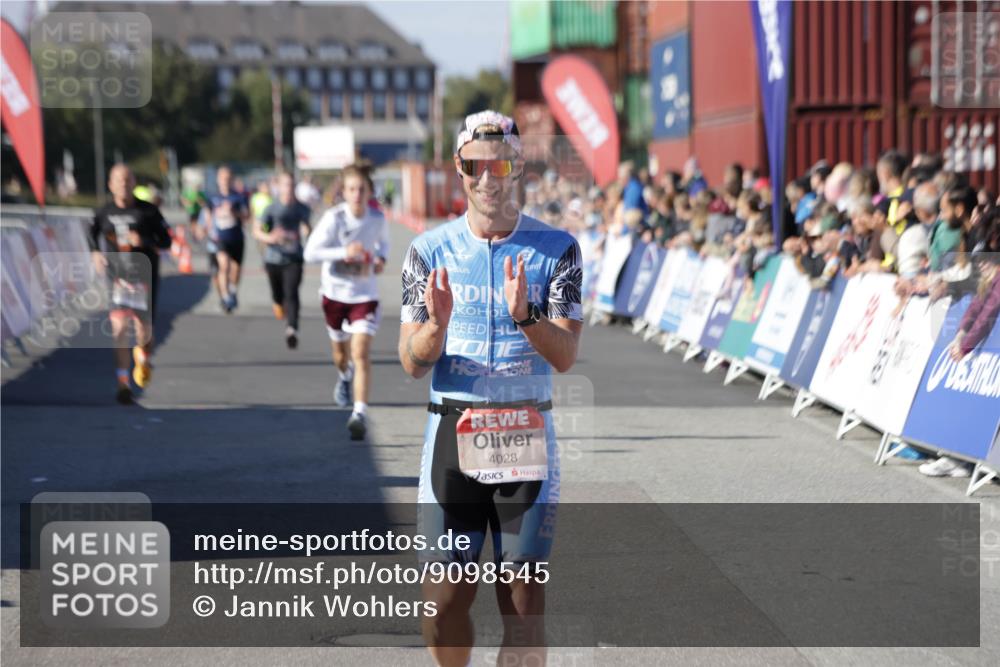 03.10.2025 - Köhlbrandbrückenlauf Jannik Wohlers http://msf.ph/oto/9098545 03.10.2025 12:56:20 Ziel 4028, 4050, 4078, 4114, 4123, 4166, 4231, 5957, 6206, 6266, 6489, 6495 meine-sportfotos.de