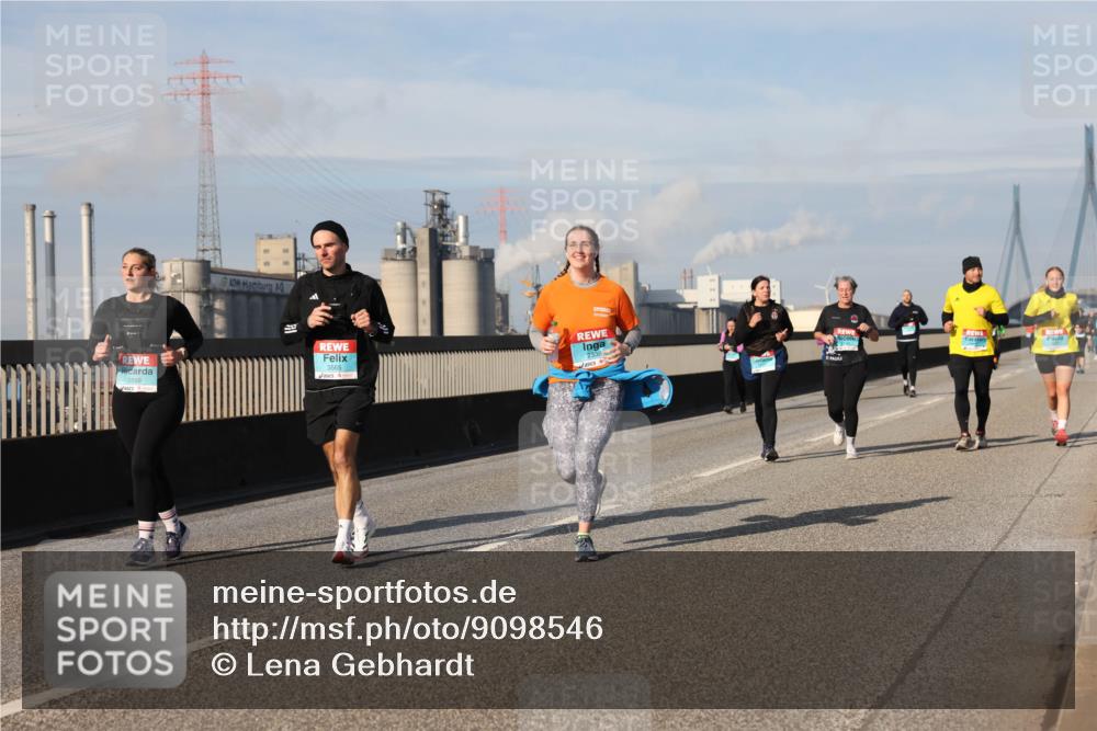 03.10.2025 - Köhlbrandbrückenlauf Lena Gebhardt http://msf.ph/oto/9098546 03.10.2025 10:10:31 Position 2 3566, 3565, 2338 meine-sportfotos.de