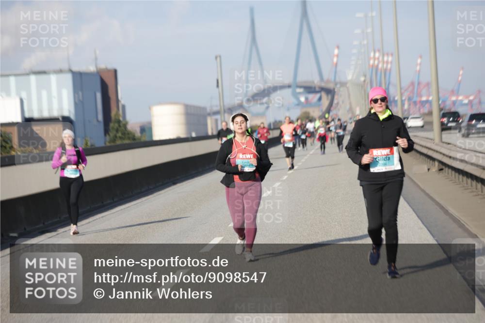 03.10.2025 - Köhlbrandbrückenlauf Jannik Wohlers http://msf.ph/oto/9098547 03.10.2025 10:20:00 Position 3  meine-sportfotos.de