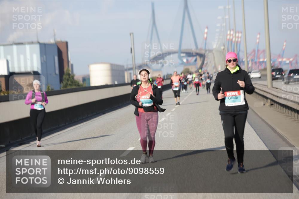 03.10.2025 - Köhlbrandbrückenlauf Jannik Wohlers http://msf.ph/oto/9098559 03.10.2025 10:20:00 Position 3 2394 meine-sportfotos.de
