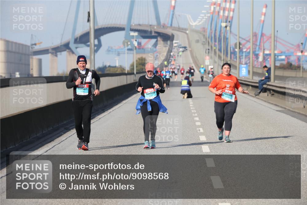 03.10.2025 - Köhlbrandbrückenlauf Jannik Wohlers http://msf.ph/oto/9098568 03.10.2025 10:23:04 Position 3 1928, 2507, 1389 meine-sportfotos.de